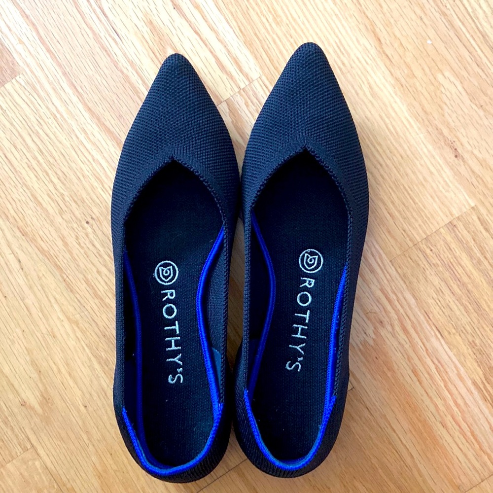 Black pointy toe Rothys flats, size 8, great condition